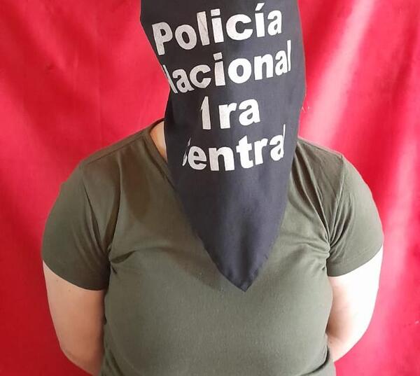 Aprehenden a una mujer que hurtó varias prendas de una tienda - San Lorenzo Hoy