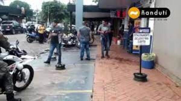 Delincuentes vaciaron caja fuerte de casa de cambios en PJC y huyeron a lado brasileño | OnLivePy