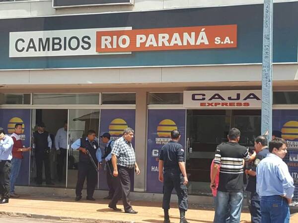 Querían ir al Brasil: robaron una casa de cambio y corrieron a los tiros