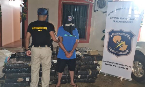 Allanan vivienda e incautan casi mil kilos de marihuana