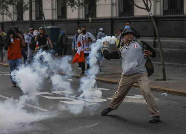 Cierran un aeropuerto y suspenden tren a Machu Picchu por el anuncio de protestas - MarketData
