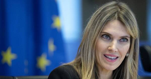 La Nación / Destituyen a eurodiputada acusada de corrupción