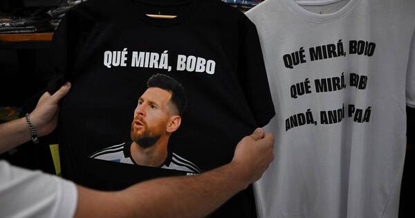 La Nación / “¿Qué mirás, bobo?”, enojo de Messi es furor comercial