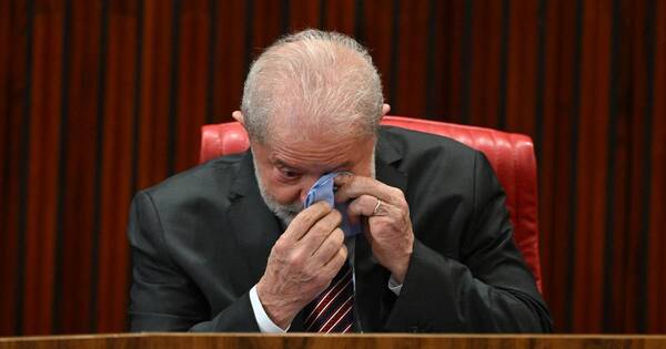 La Nación / Brasil: certifican a Lula como presidente y presenta a cinco ministros