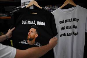 “¿Qué mirás, bobo?”, enojo de Messi es furor comercial - Noticiero Paraguay