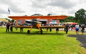 EXHIBICIÓN DE AERONAVES •