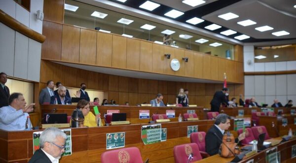 Aprueban proyecto que acusa a fiscales por mal desempeño de funciones