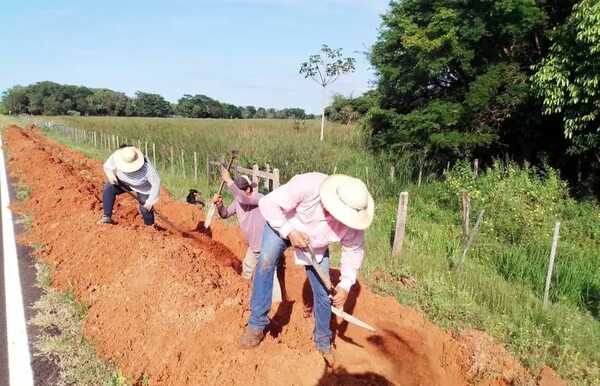 Vecinos del barrio Santa Rita siguen aguardando caños para contar con agua potable - Nacionales - ABC Color