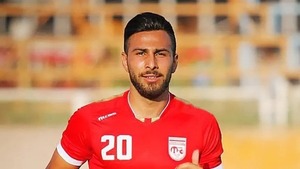 Futbolista iraní condenado a muerte por protestar | 1000 Noticias