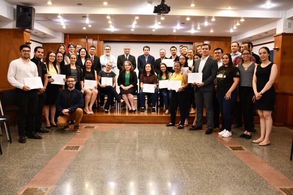 Jóvenes de la UNE investigadores recibieron reconocimiento - La Clave