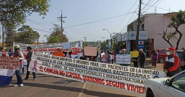 La Nación / Pacientes de oncología de CDE se movilizaron todo el año por falta de medicamentos
