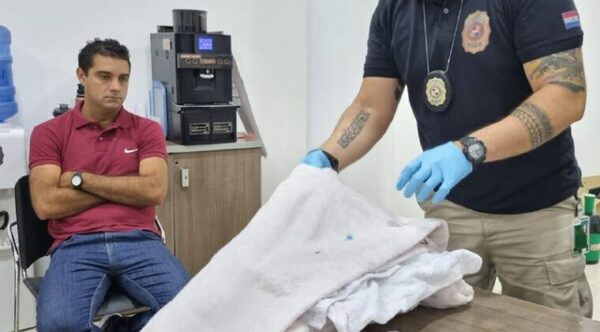 Detienen a joven con cocaína impregnada en toallas en el Silvio Pettirossi - Noticiero Paraguay