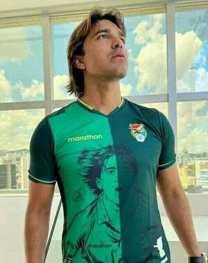 La selección de Bolivia homenajeó al goleador de Cerro Porteño