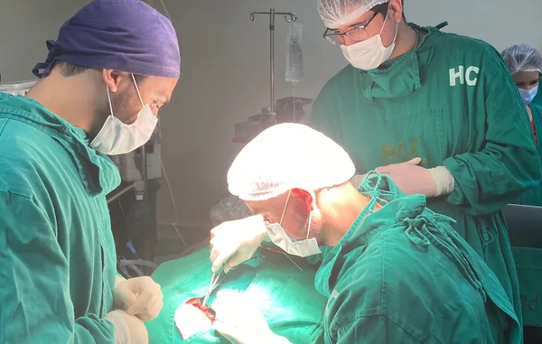 En Clínicas realizan exitoso implante coclear a niña de seis años - Noticiero Paraguay