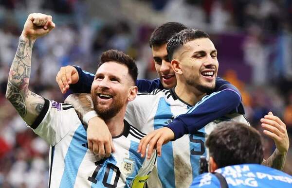 Argentina acaricia su tercera Copa del Mundo •