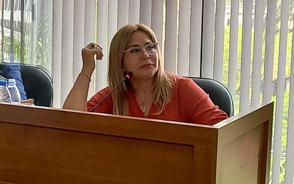 Myriam Fernández "aprieta" a funcionarios para que participen en una reunión política, revelan - San Lorenzo Hoy