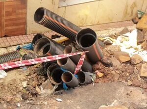 Calles céntricas de CDE: Unos arreglan y otros destruyen - ABC en el Este - ABC Color