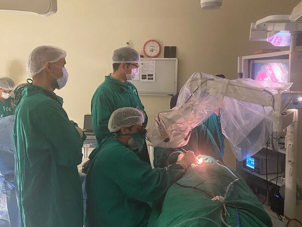 Niña recibe implante coclear en Hospital de Clínicas - Unicanal