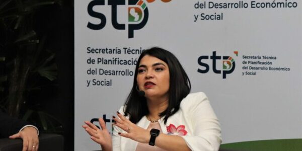 Ministra advierte que empresa del hijo de Marito no puede ser proveedora del Estado