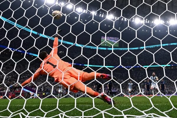 Argentina y Messi irrumpen en la final de Qatar - Fútbol Internacional - ABC Color