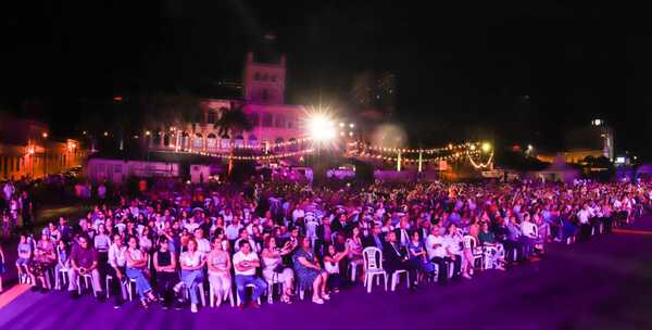Se vivió a pleno el espíritu navideño en los jardines del Palacio de López - .::Agencia IP::.