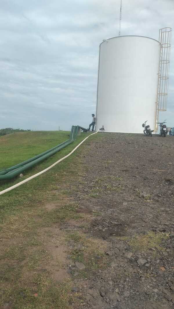 Realizan distribuciones de agua potable en Villa Hayes