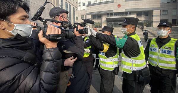 La Nación / RSF denuncia récord de 533 periodistas encarcelados este año