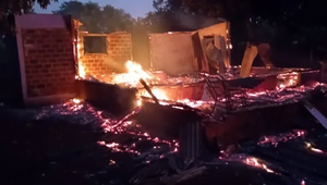 Incendió su vivienda con su pareja y su bebé adentro - Noticiero Paraguay