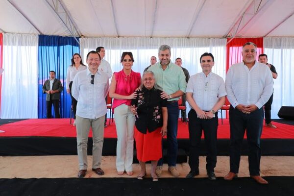 Gobierno entregó 600 viviendas en el barrio San Blas de Mariano Roque Alonso - El Trueno