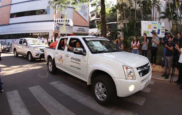 Internas: partieron los maletines electorales y máquinas de votación rumbo al interior - .::Agencia IP::.