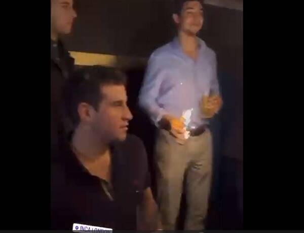 [VIDEO] ¡Ñandejara! Marito'i farreó en Londres rodeado de botellas de champagne de casi 7 millones de guaraníes