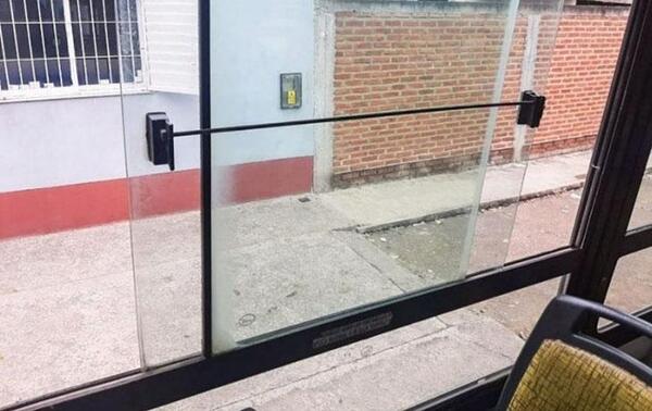 Niño de 7 años murió tras sacar la cabeza por la ventanilla de un colectivo y chocar por un poste – Prensa 5