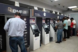 Hacienda ya depositó salario y aguinaldo para funcionarios de 47 instituciones públicas - Economía - ABC Color