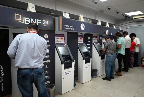 Hacienda ya depositó salario y aguinaldo para funcionarios de 47 instituciones públicas - Economía - ABC Color