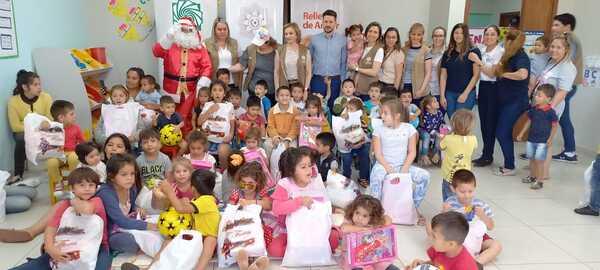 “Regalo de amor”, campaña de la Oficina de la Primera Dama, llegó a Itapúa con apoyo de la EBY