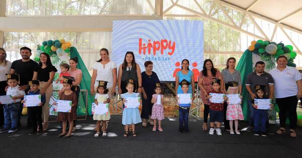 La Nación / Primera promoción Hippy Paraguay: 300 niños se graduaron tras formar vínculos con sus padres