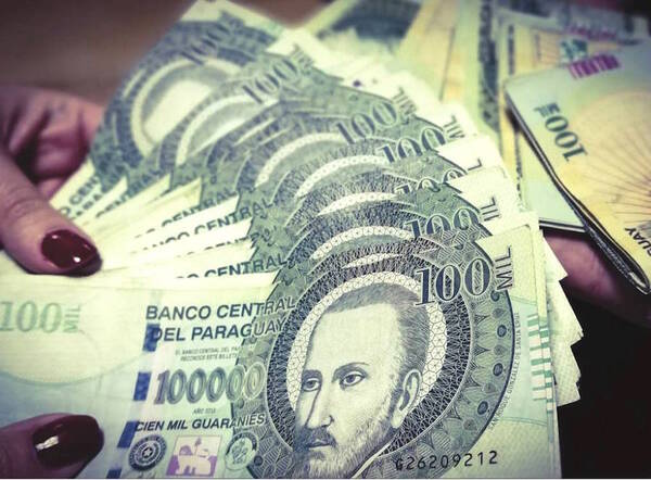 Diario HOY | El efectivo todavía prevalece como medio de pago a nivel país, según estudio
