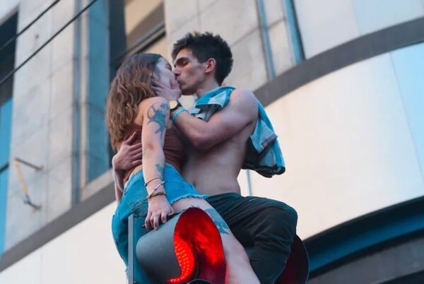 El Times Square argentino y el beso de la victoria - Soy un viral - ABC Color