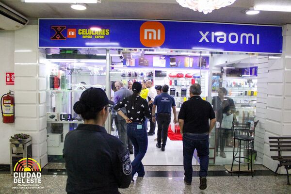 Municipalidad interviene local comercial por estafa a turista y falsificación de patente - Noticde.com