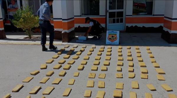 Menor habría sido llevada de manera ilegal al extranjero y fue detenida con droga