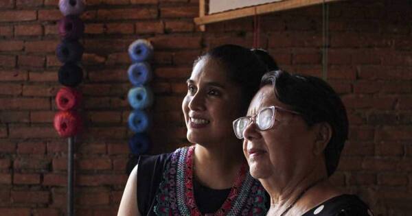 La Nación / Mujeres que aprendieron a tejer ñandutí en formato online realizaron exposición de sus trabajos
