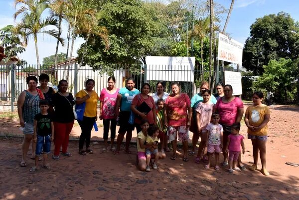 Padres de una escuela de San Antonio exigen rendición sobre gratuidad - Nacionales - ABC Color