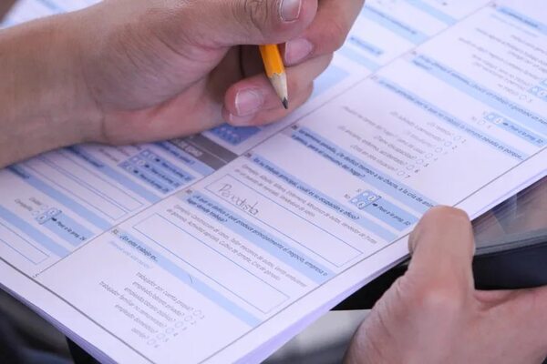 Amambay: Amenazan quemar documentos en reclamo por falta de pago - Periodísticamente - ABC Color