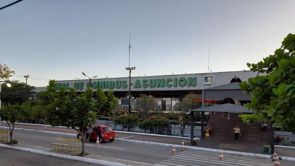 Nenecho cambia la palabra "Terminal" porque parece que "agonizamos"