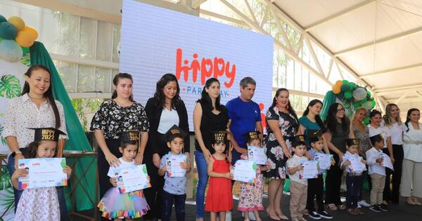 La Nación / Un total de 300 niños se graduaron tras formar vínculos con sus padres