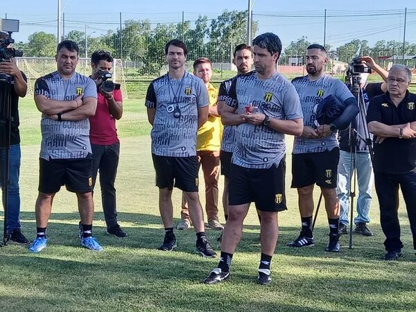 Guaraní: Rodrigo López, con el overol aurinegro - Fútbol - ABC Color