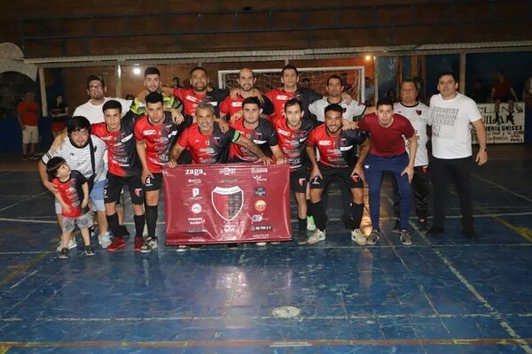 Fútbol de salón: Bombas y sidra en Tacumbú - Polideportivo - ABC Color
