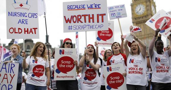 La Nación / Enfermeras británicas inician una huelga sin precedentes por mejoras salariales