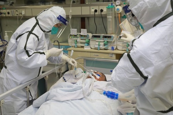 OMS vaticina fin de las emergencias del COVID-19 en 2023 | 1000 Noticias