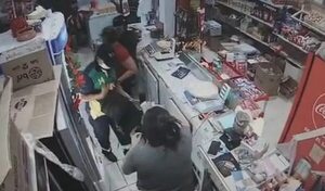 Video: asaltan local de venta de quesos y roban G. 5 millones - Policiales - ABC Color